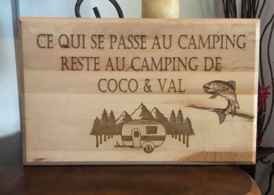 Planche décorative pour camping personnalisée